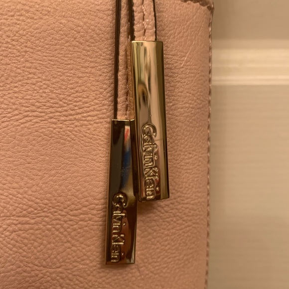 Calvin Klein Pink Leather Crossbody Bag - Picture 4 of 14